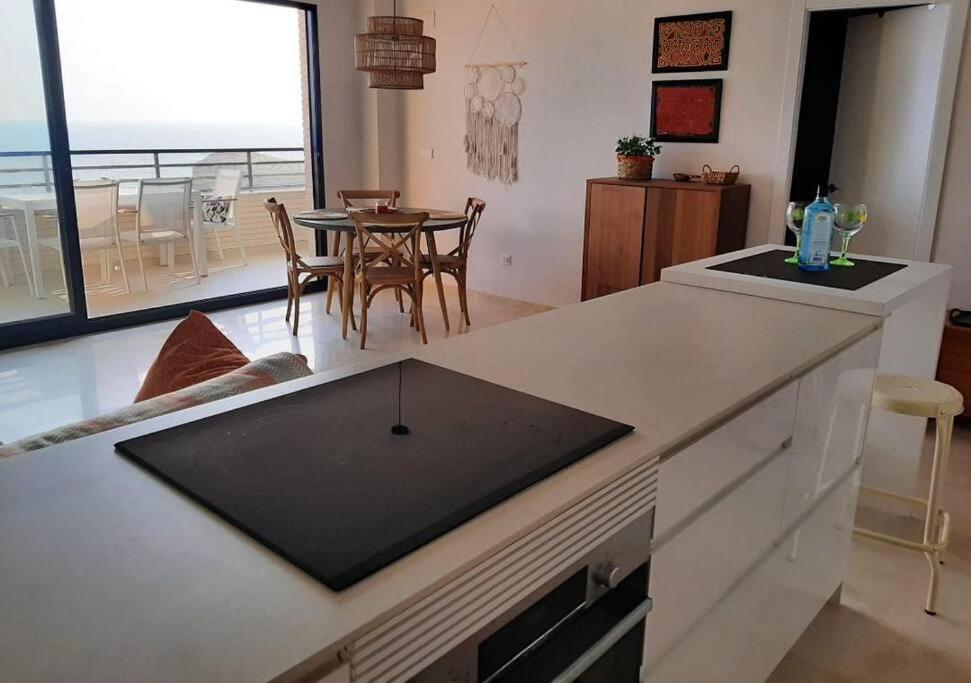 Top-Floor Beachfront Apartment With Parking, Pool, & Spacious Sea-View Balcony Villajoyosa Dış mekan fotoğraf